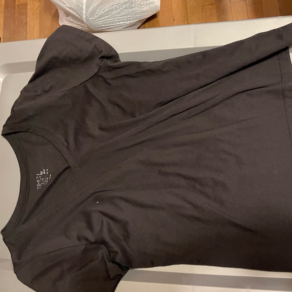 Black v neck tshirt
